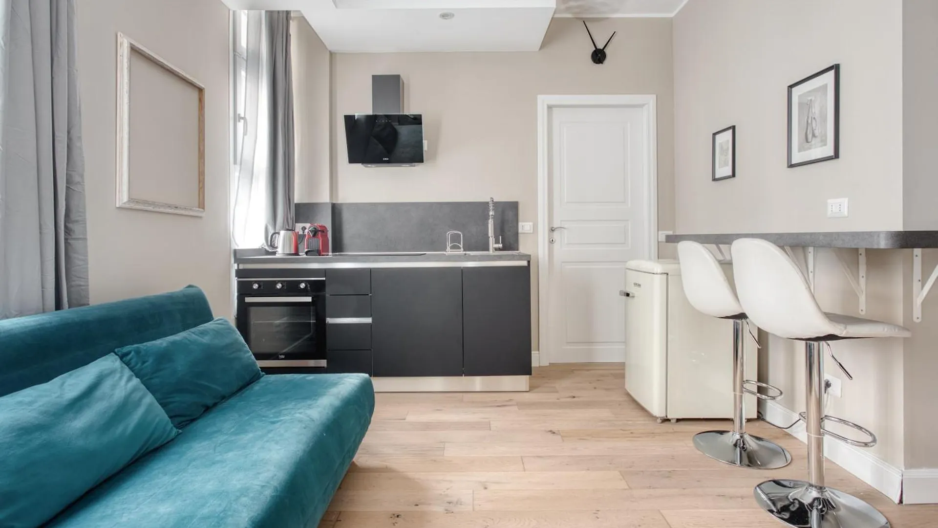 Just Urban Stays - Stunning Apartment - Moscova Brera Mediolan 0*,  Włochy